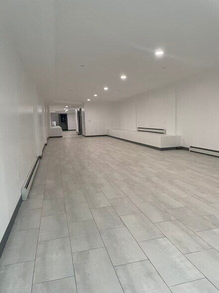 More Photos Of 13440 Blossom Ave, Flushing Office For Sale