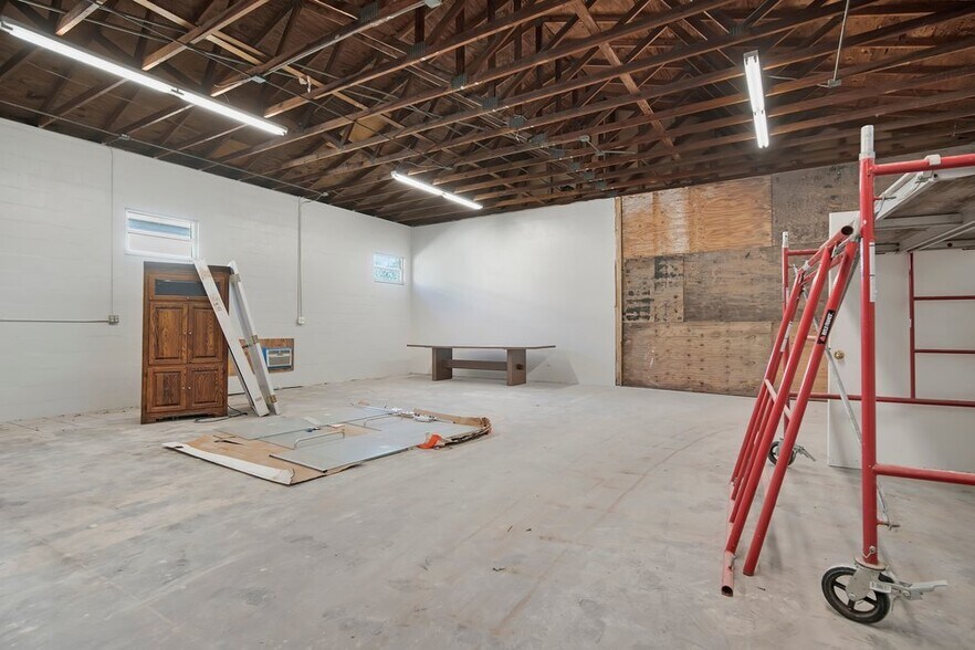 More Photos Of 327 Marion St, Daytona Beach Warehouse For Sale