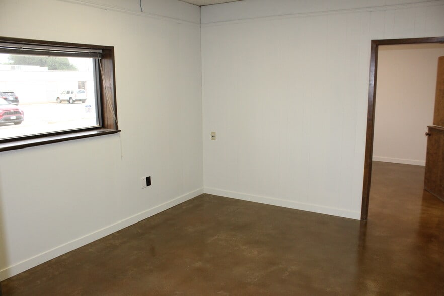 More Photos Of 3385 N 3rd St, Abilene Office For Lease