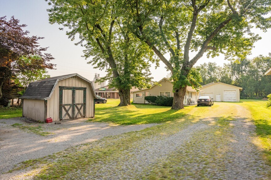 More Photos Of 4268 Erie Ave SW, Navarre Office Residential For Sale