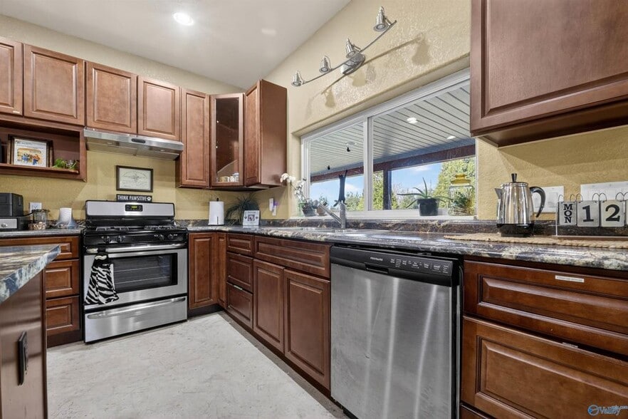More Photos Of 1103 County Road 359, Crossville Medical For Sale