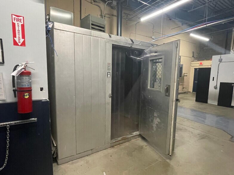 More Photos Of 60 Executive Blvd, Farmingdale Manufacturing For Sale