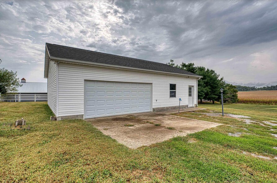 More Photos Of 1601 ST RTE 56E STATE ROUTE 56E, Morganfield Veterinarian Kennel For Sale
