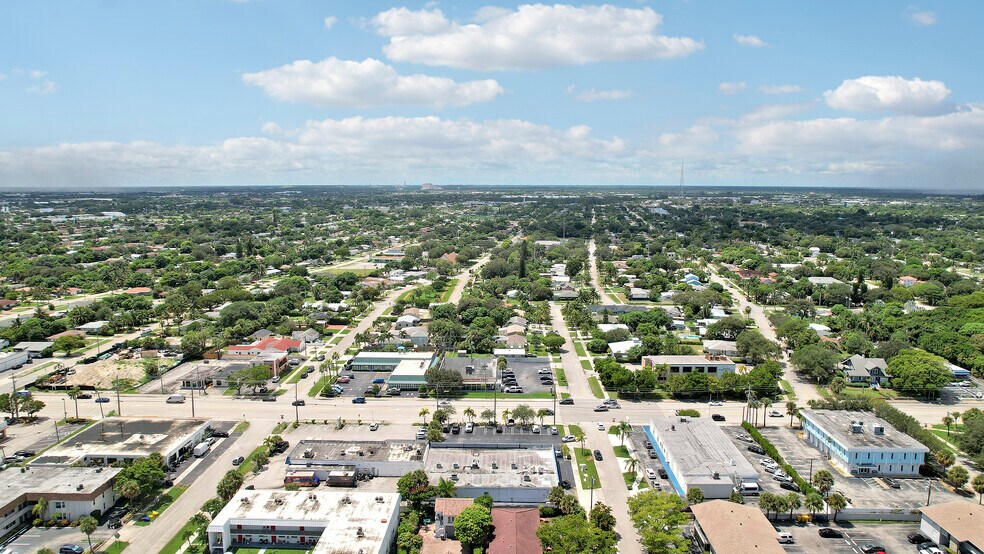 More Photos Of 415 Federal Hwy, Lake Park General Retail For Sale