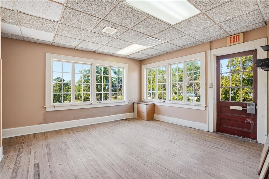 More Photos Of 337 8th Ave W, Palmetto Restaurant For Sale