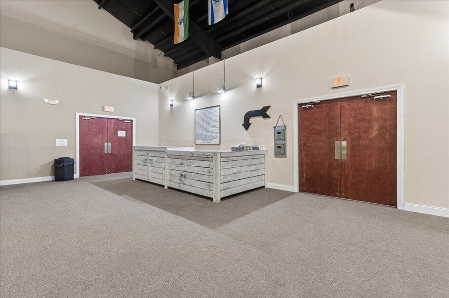 More Photos Of 100 Duggan Ave, Crestview Specialty For Sale