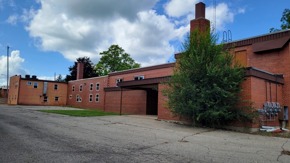 More Photos Of 427 N Steer St, Addison Hospital For Sale