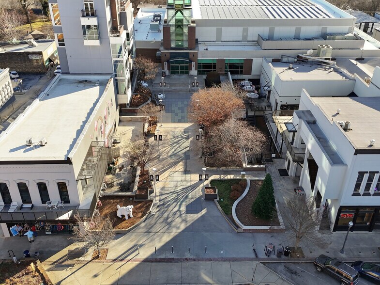 More Photos Of 21 W Mountain St, Fayetteville Storefront Retail Office For Lease