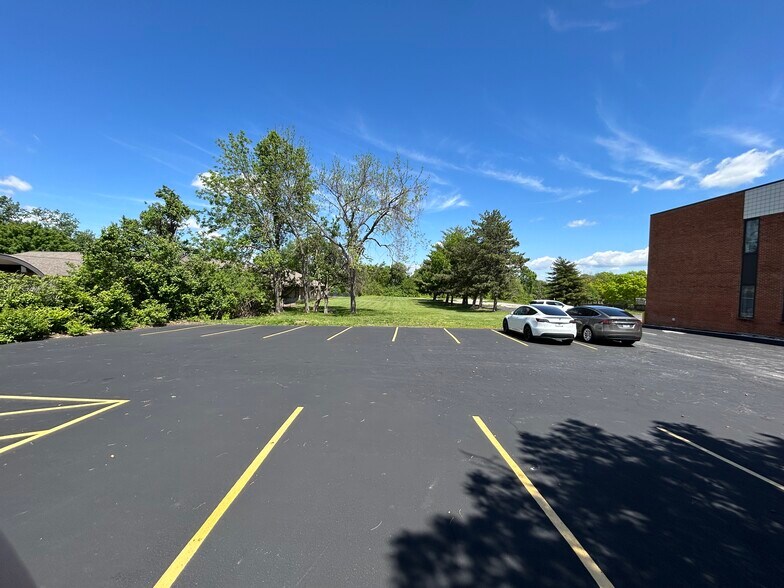 More Photos Of 9719 Olive Blvd, Olivette Medical For Lease