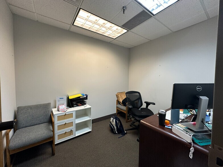 More Photos Of 8053 E Bloomington Fwy, Bloomington Office For Sale