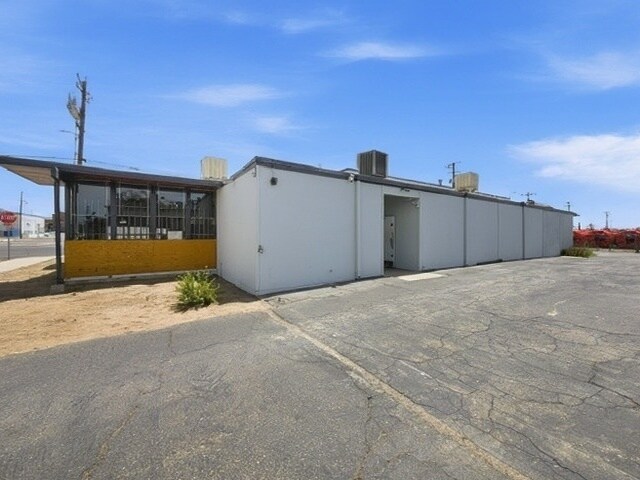More Photos Of 211 M St, Fresno Service For Sale