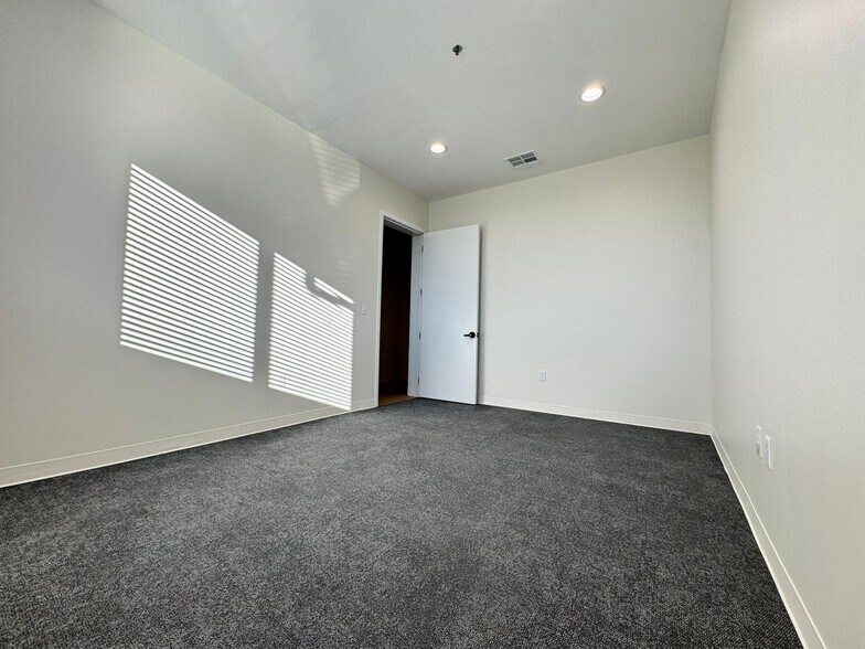 More Photos Of 1400 N Coit Rd, McKinney Unknown For Lease