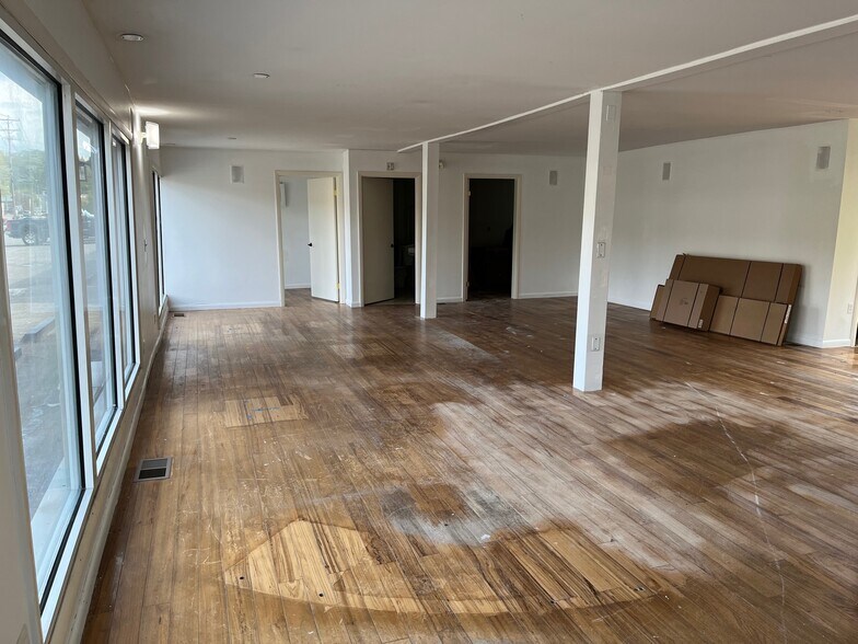 More Photos Of 13 Danbury Rd, Wilton Freestanding For Lease