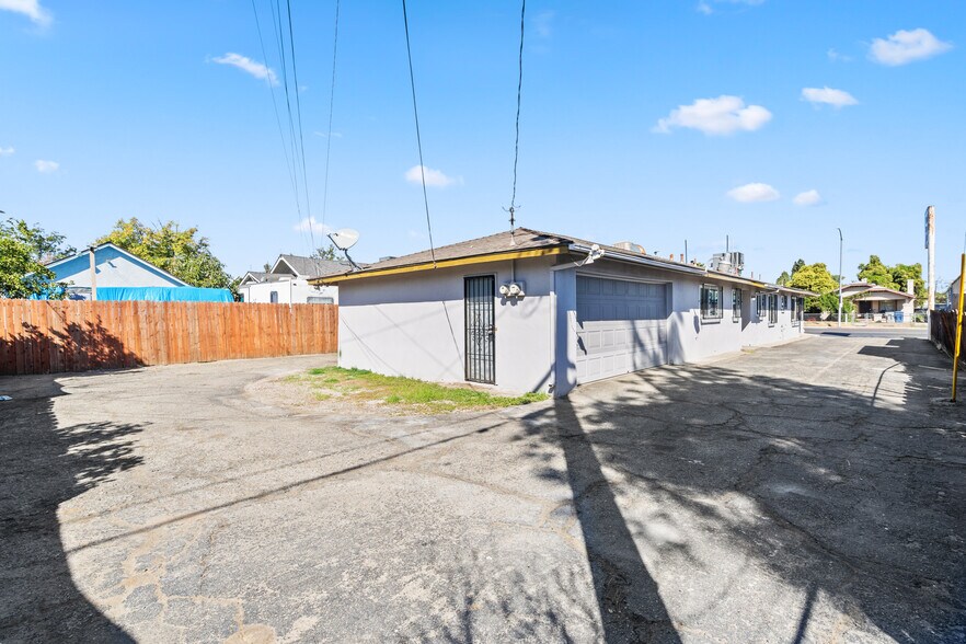More Photos Of 4584 E Tulare Ave, Fresno Storefront Retail Residential For Sale