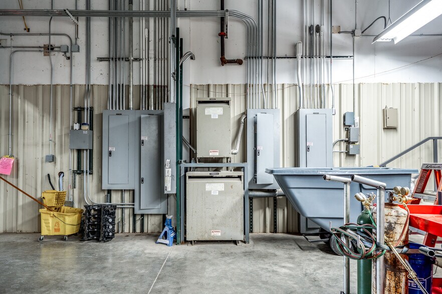 More Photos Of 20701 E 81st St, Broken Arrow Manufacturing For Sale
