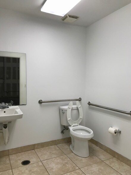 More Photos Of 10388 State Road 84, Davie Warehouse For Lease