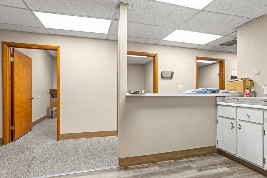 More Photos Of 105 Sycamore St, Medway Medical For Sale