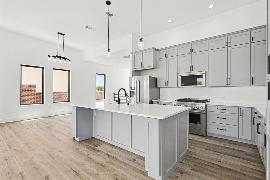 More Photos Of 767 W Main St, Coppell Storefront Retail Office For Sale