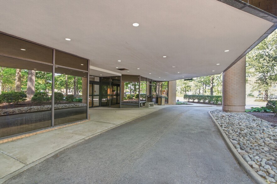 More Photos Of 300 Medical Pky, Chesapeake Medical For Lease