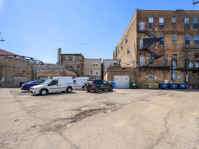 More Photos Of 3045-3047 N Lincoln Ave, Chicago Loft Creative Space For Lease