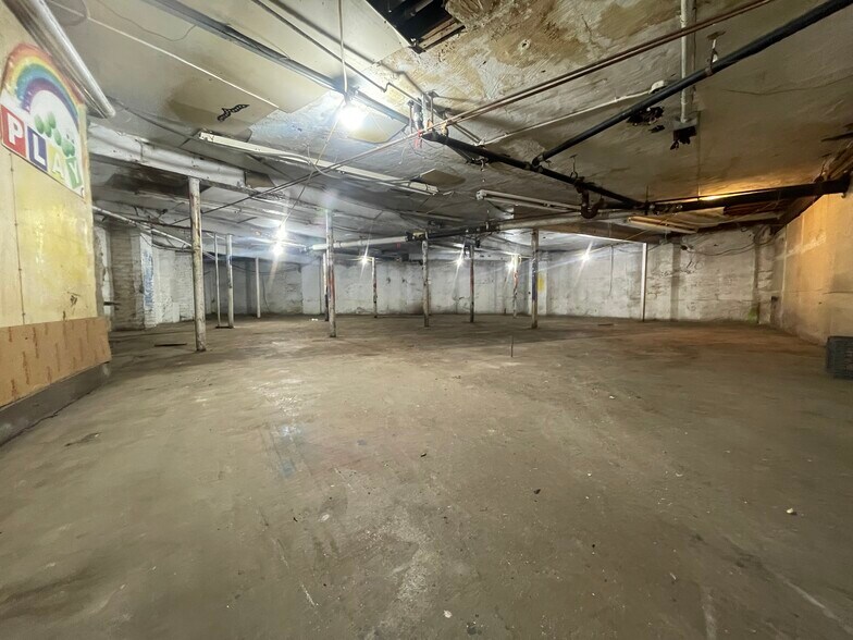 More Photos Of 10009 Astoria Blvd, East Elmhurst Storefront For Lease