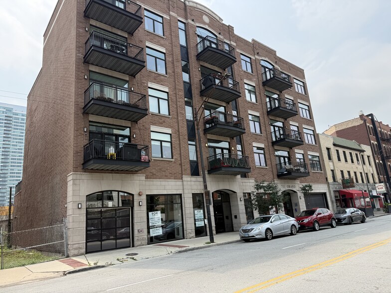 More Photos Of 711 W Grand Ave, Chicago Apartments For Sale