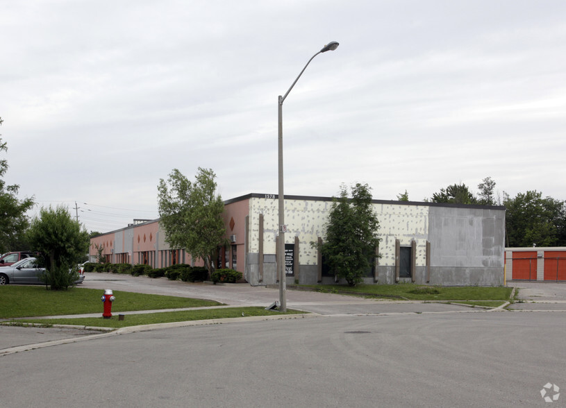 Primary Photo Of 1578 Finfar Ct, Mississauga Warehouse For Lease