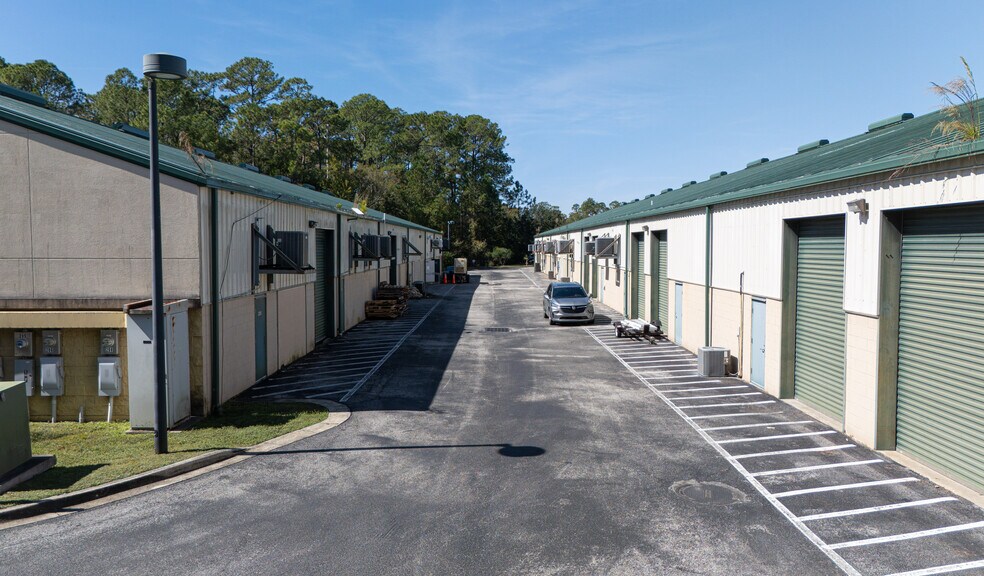 More Photos Of 310 Commerce Lake Dr, Saint Augustine Light Distribution For Lease