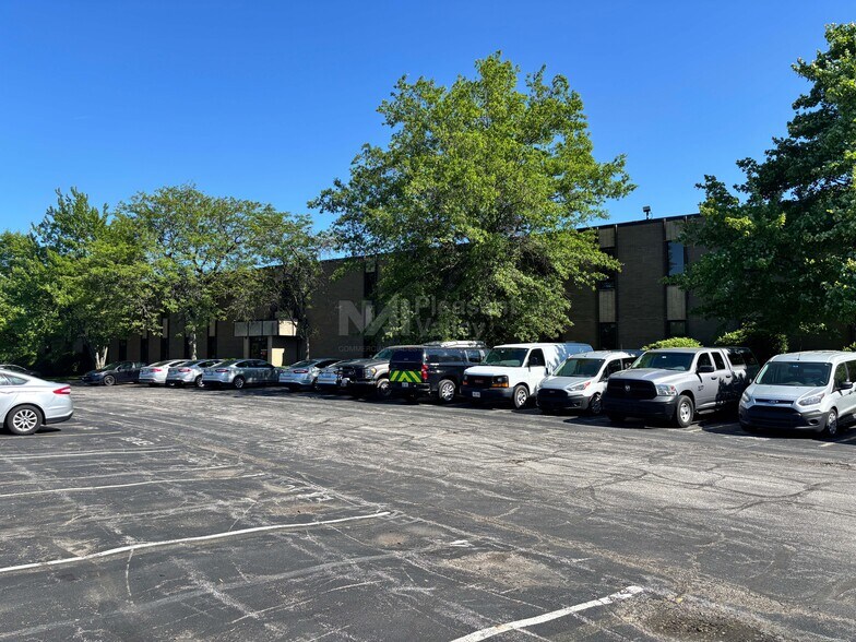 More Photos Of 2110-2130 E Aurora Rd, Twinsburg Warehouse For Sale