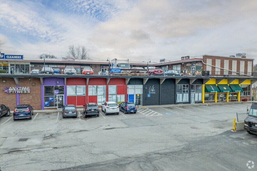 Primary Photo Of 264 High St, Clinton Freestanding For Lease