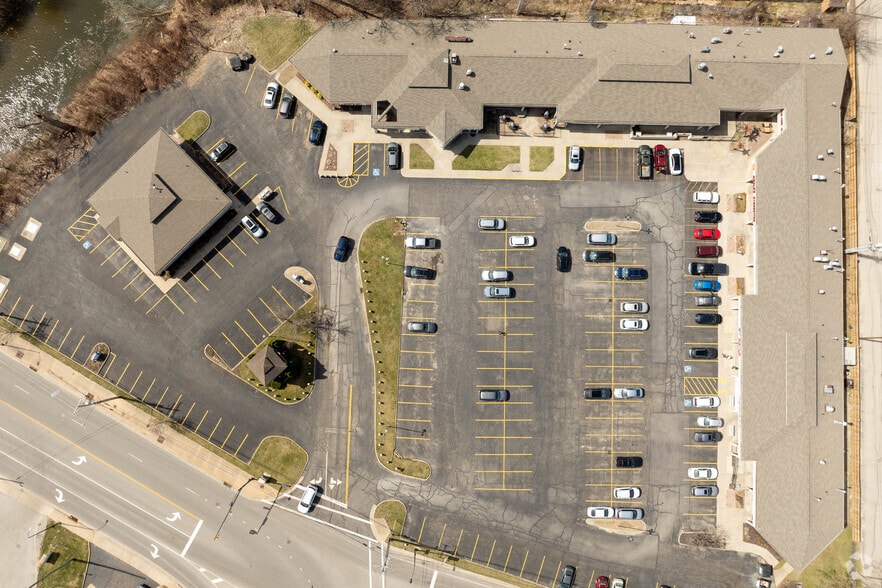 More Photos Of 1562 Akron Peninsula Rd, Akron Storefront For Sale