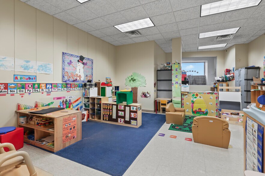 More Photos Of 1631 Main St, Niagara Falls Industrial For Sale