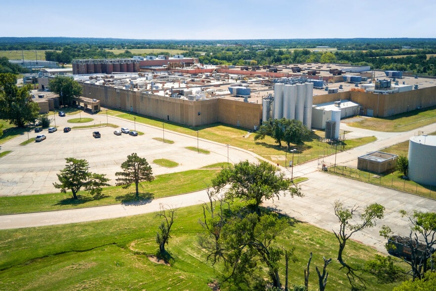 More Photos Of 41501 Wolverine Rd, Shawnee Manufacturing For Sale