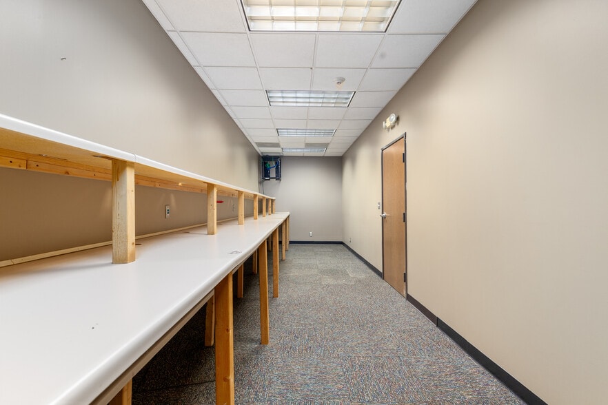 More Photos Of 212 S Main St, Grove Office For Sale