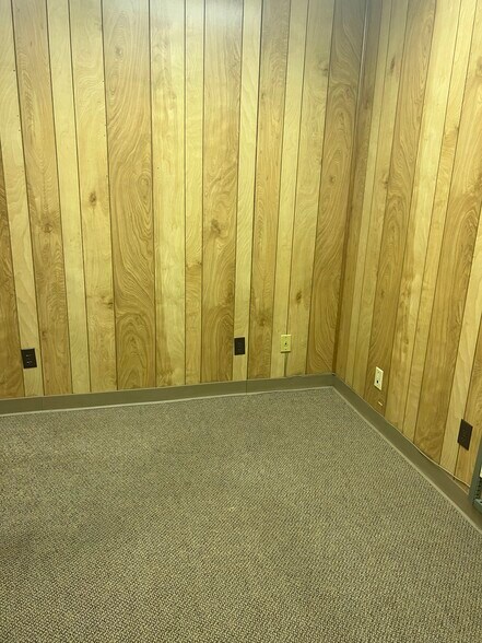 More Photos Of 201 Triana Blvd, Huntsville Warehouse For Lease