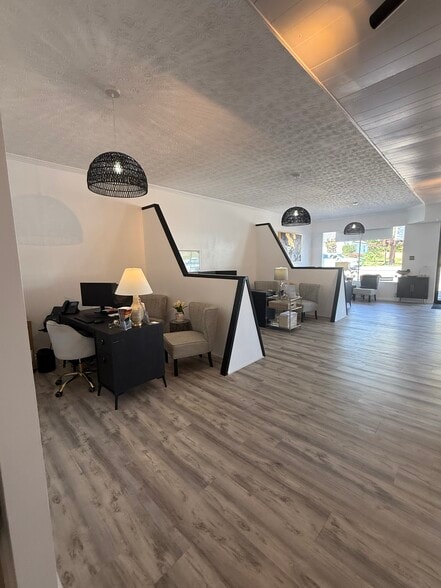 More Photos Of 1004 W Broadway Ave, Maryville Office For Lease