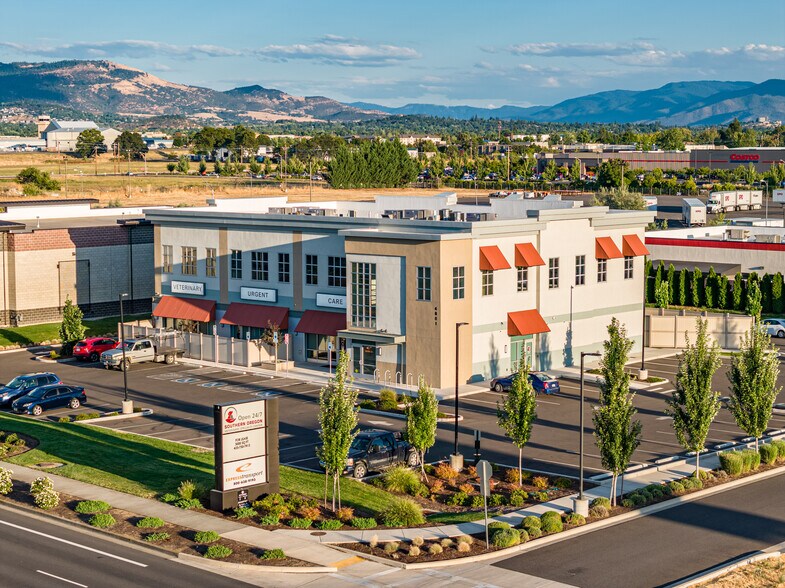 More Photos Of 4801 Biddle Rd, Central Point Office For Lease