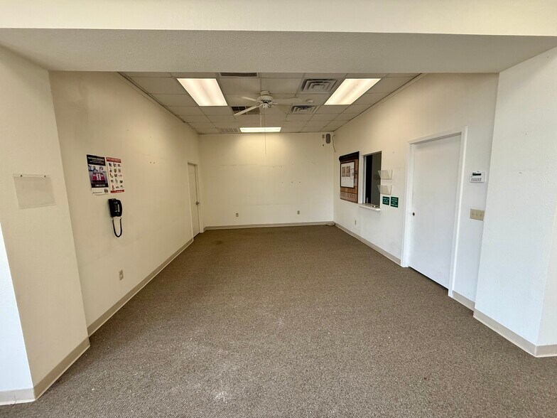 More Photos Of 2416 S Main St, Lindale Office For Sale