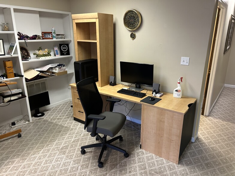 More Photos Of 5130 MacCorkle Ave SE, Charleston Office For Lease