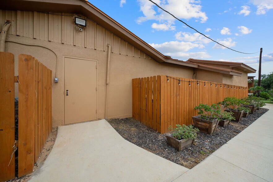 More Photos Of 19588 K St, Somerset Restaurant For Sale