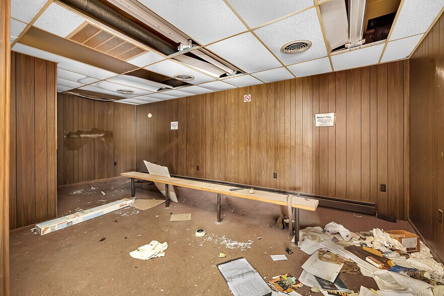 More Photos Of 604 South St, Mazon Warehouse For Sale