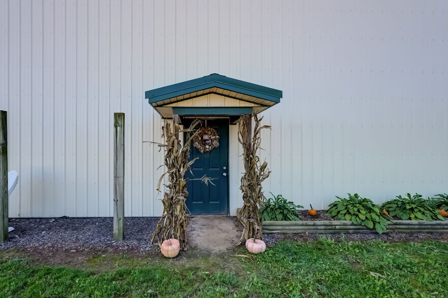 More Photos Of 1262 Fitzpatrick Rd, Auburn Specialty For Sale