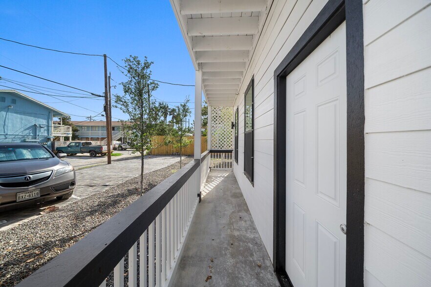 More Photos Of 920 Avenue L, Galveston Apartments For Sale