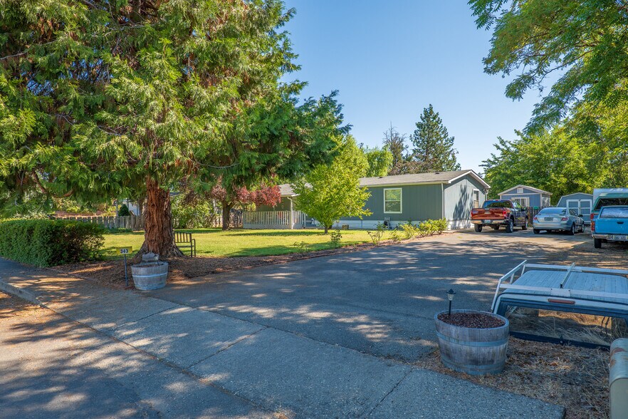 More Photos Of 387 Tavis Dr, Merlin Manufactured Housing Mobile Home Park For Sale