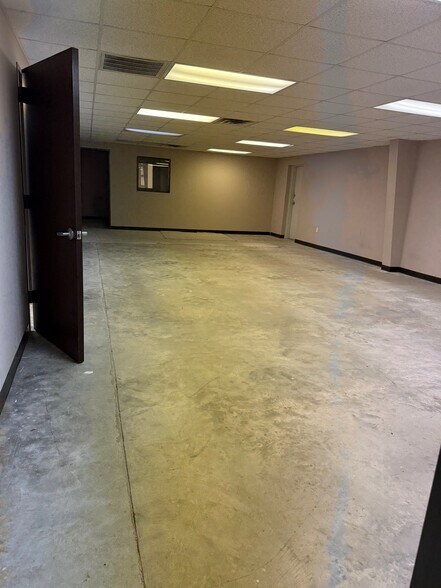 More Photos Of 15060 West Dr, Houston Manufacturing For Sale