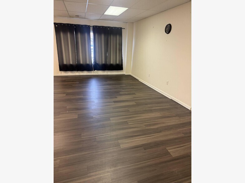 More Photos Of 338 N Washington Ave, Pulaski Office For Lease