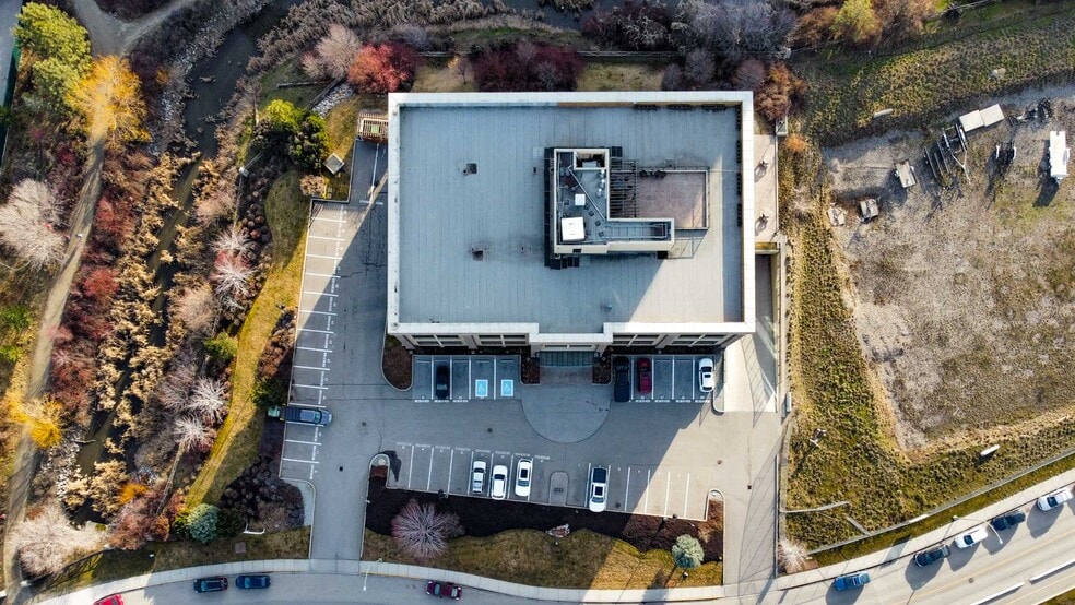 More Photos Of 1060 Manhattan Dr, Kelowna Office For Lease