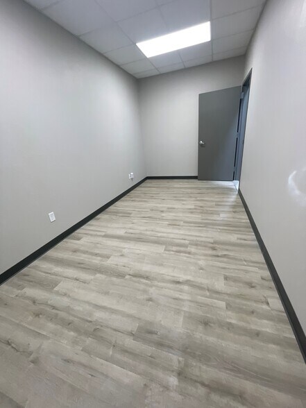 More Photos Of 1800 W Tecumseh Rd, Norman Warehouse For Lease