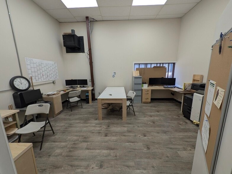 More Photos Of 3728 Byrnes Dr, Saint Stephen Showroom For Sale