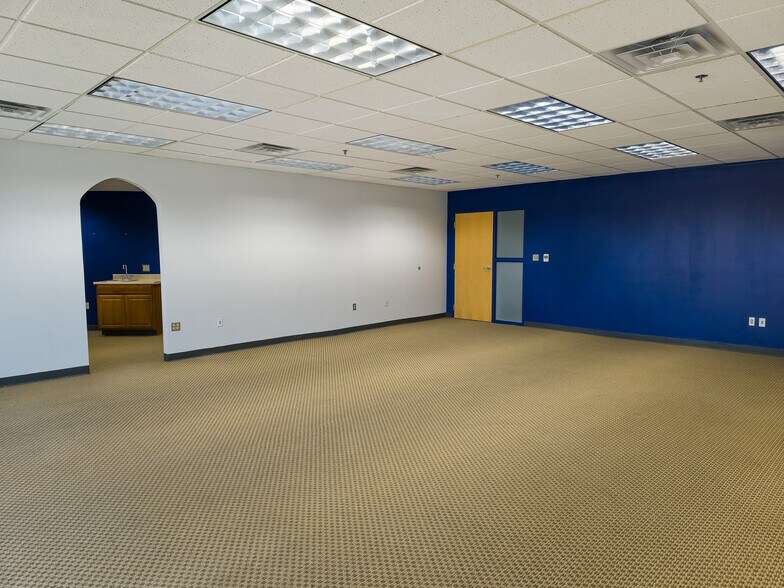 More Photos Of 2600 The American Rd SE, Rio Rancho Office For Lease